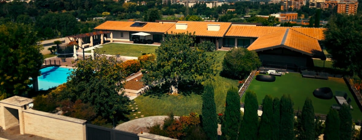 Avete mai visto la Casa della conduttrice del Grande Fratello Vip, Ilary Blasi?