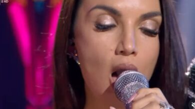 Elettra Lamborghini chiude Sanremo 2026 con un Look scintillante tempestato di cristalli!