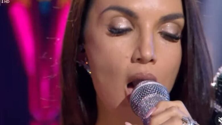 Elettra Lamborghini chiude Sanremo 2026 con un Look scintillante tempestato di cristalli!