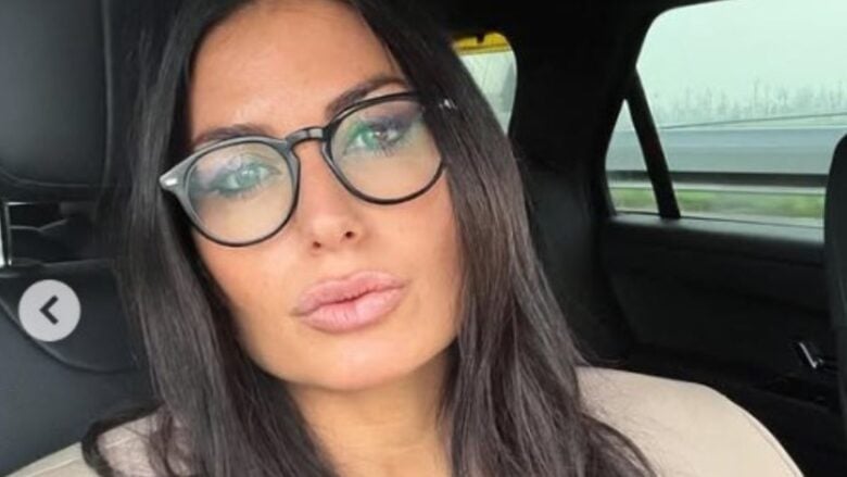 Elisabetta Gregoraci, super sexy in lingerie in pizzo nero e stivali alti in pelle! FOTO