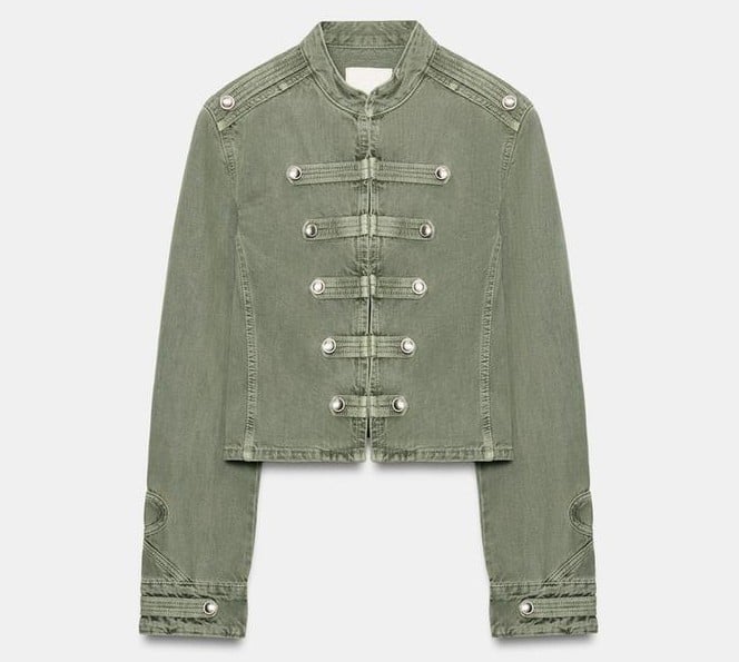 Ricami, alamari e tanto carattere: la Giacca militare è il pezzo chiave della Primavera