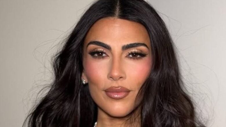 Giulia Salemi, super trendy con gli accessori coordinati e con il colore must di stagione!