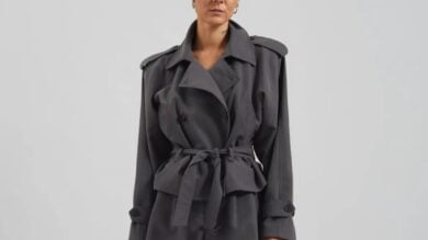 La Giacca di tendenza da avere per la Primavera 2026? Il Trench corto!