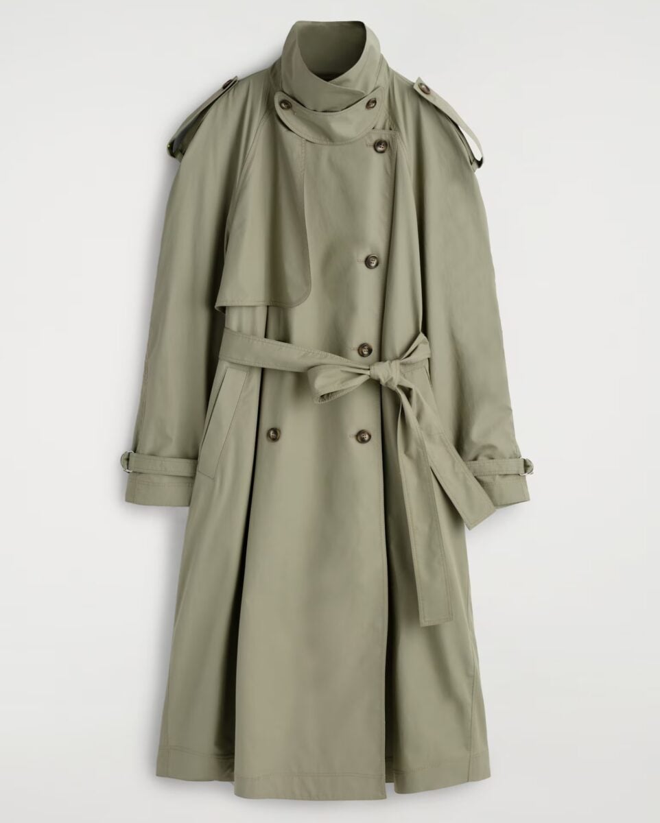 Il Trench di cui avete bisogno adesso? E’ questo by Cos già (quasi) sold out!