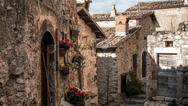 Il borgo segreto d’Abruzzo che conquista tutti: premiato per natura e benessere