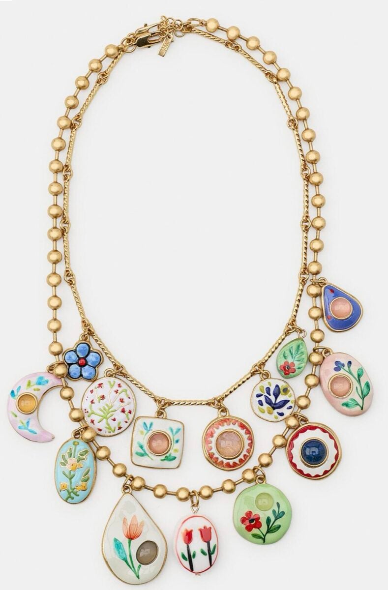 Sono le collane con ciondoli il must have della Primavera 2026, per dei look al top!