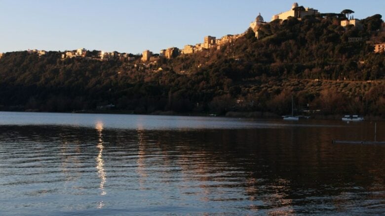 Viaggi di Primavera in treno: 5 Borghi del Centro Italia da scoprire ora con un biglietto ferroviario