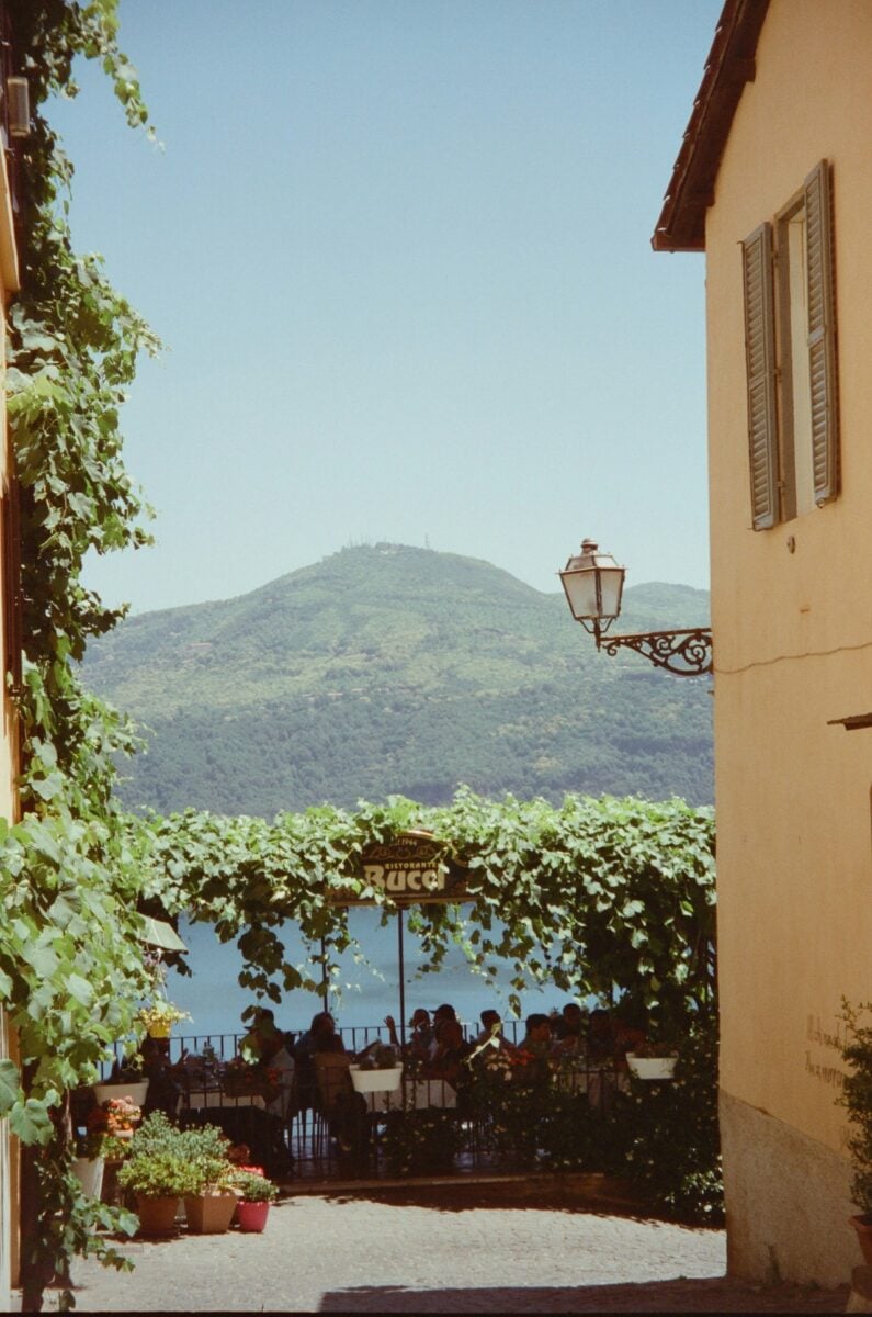 Viaggi di Primavera in treno: 5 Borghi del Centro Italia da scoprire ora con un biglietto ferroviario