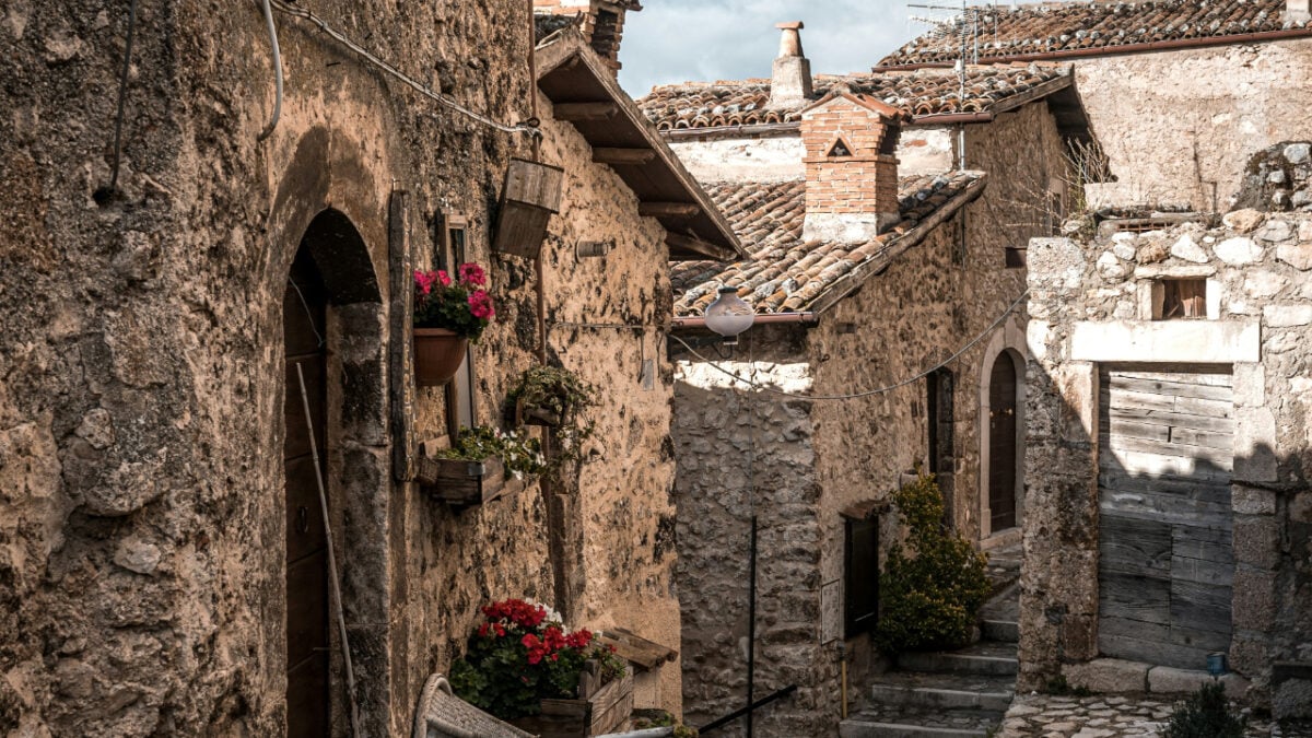 Questo borgo dell’Abruzzo è una gemma da visitare almeno una volta nella vita Questo borgo dell’Abruzzo è una gemma da visitare almeno una volta nella vita