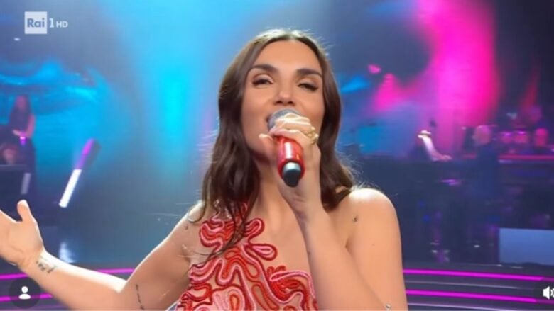 Elettra Lamborghini ruba la scena a Canzonissima con il suo Look da vera diva glamour!