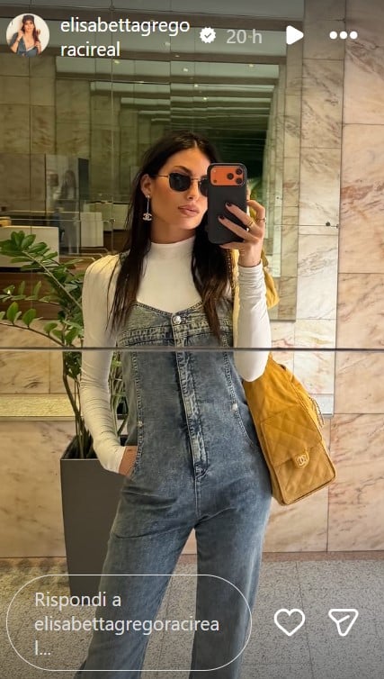 Elisabetta Gregoraci sfoggia la salopette in denim di tendenza per questa stagione FOTO