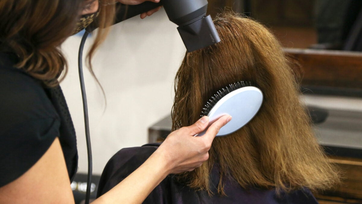 5 consigli infallibili per dire addio ai capelli secchi in menopausa