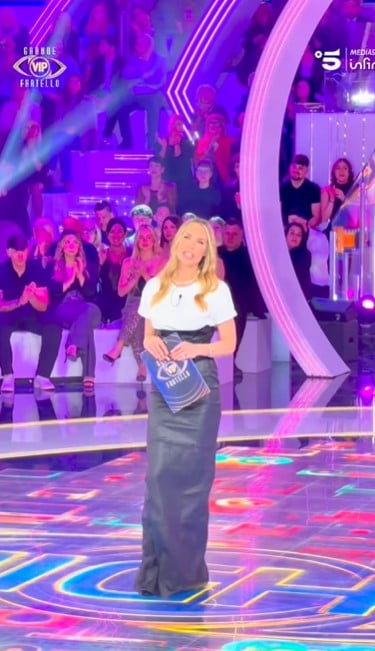 Ilary Blasi, cosa ha indossato per la nuova puntata del Grande Fratello Vip FOTO