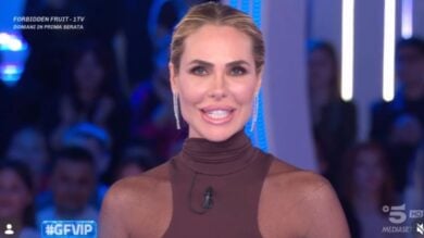 Ilary Blasi, al Grande Fratello Vip con il colore must di stagione: scopri qui il Look!
