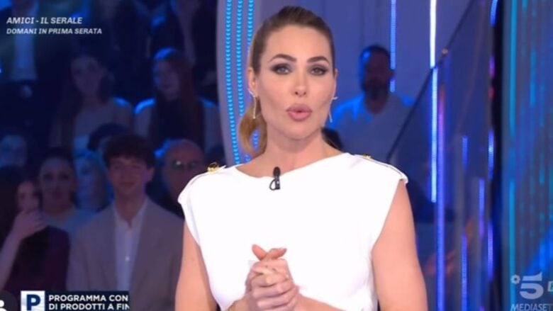 Ilary Blasi, cosa ha indossato nella puntata di ieri sera del Grande Fratello Vip