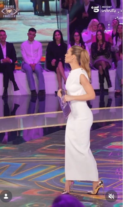 Ilary Blasi, cosa ha indossato nella puntata di ieri sera del Grande Fratello Vip