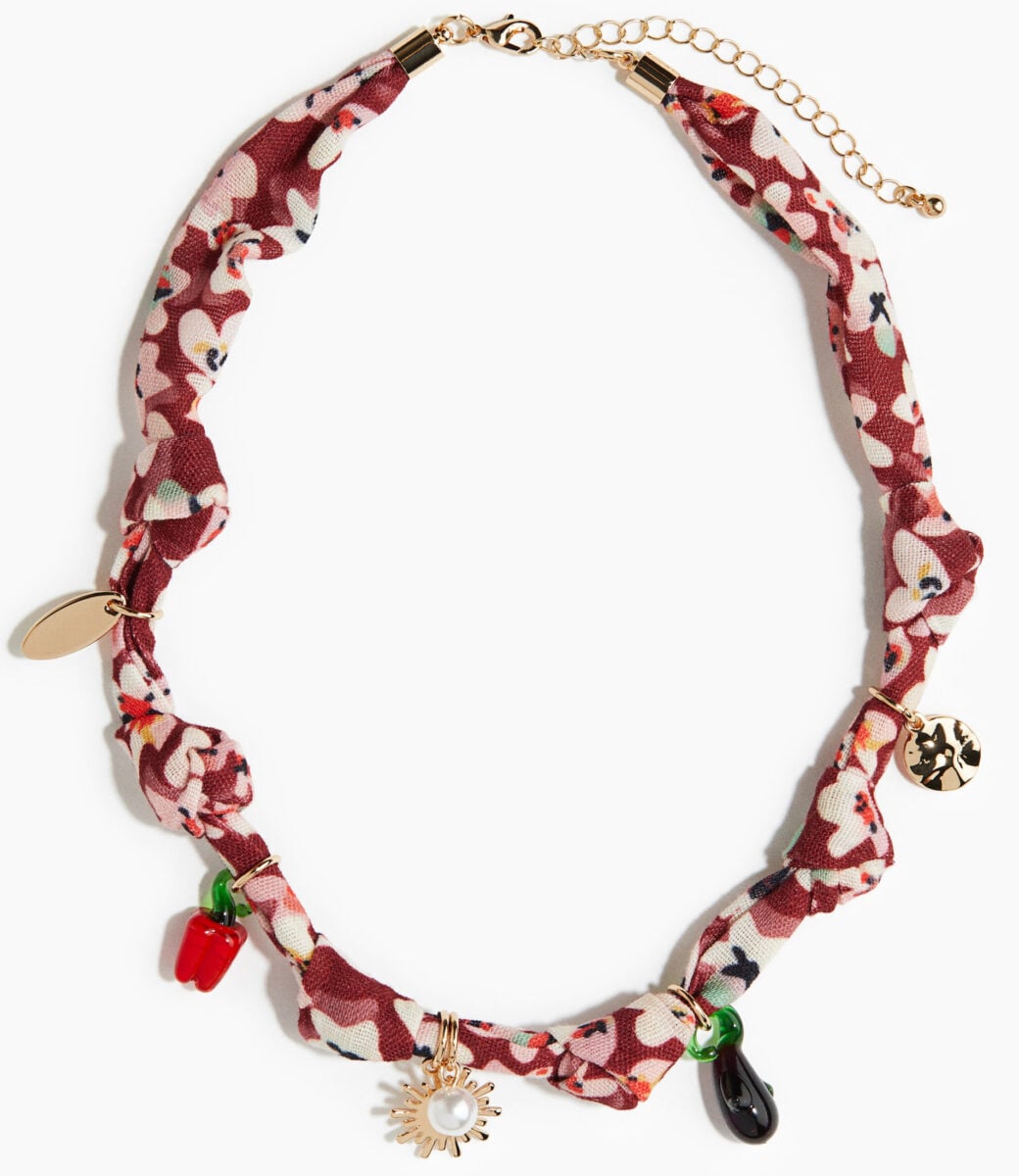 Sono le collane con ciondoli il must have della Primavera 2026, per dei look al top!