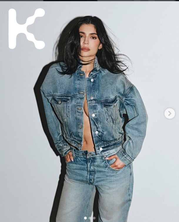 Kylie Jenner lancia la sua nuova collezione ‘Born in LA’ con il suo brand Khy