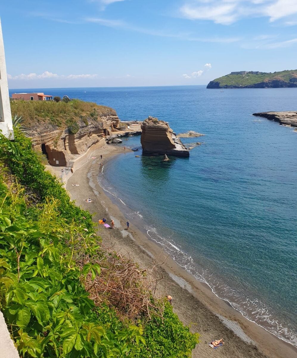 Sembra la Grecia, ma è a due passi da casa: scopri la splendida Isola di Ventotene… Sembra la Grecia, ma è a due passi da casa: scopri la splendida Isola di Ventotene…