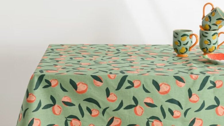 Una tavola piena di colore con le novità Maisons du Monde