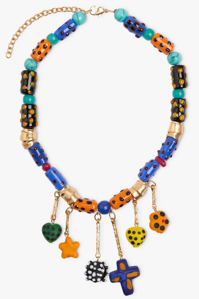 Dimentica le solite catenine: sono le collane con Charms l’accessorio più trendy della bella stagione