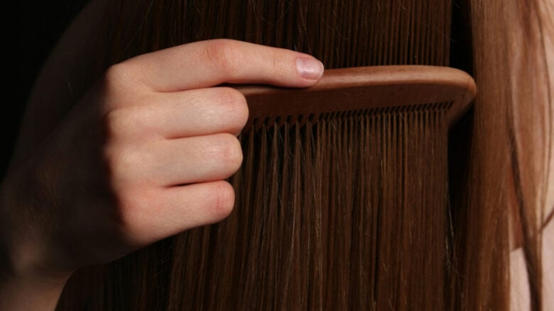 5 Consigli utili per evitare la caduta dei capelli nel cambio di stagione