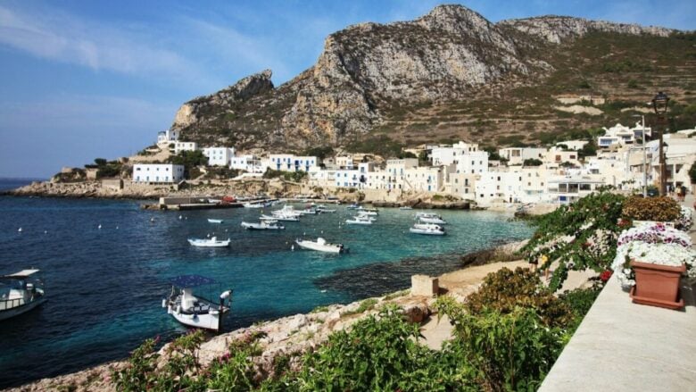 Piccole isole italiane da scoprire in primavera: le mete più autentiche tra mare, natura e relax