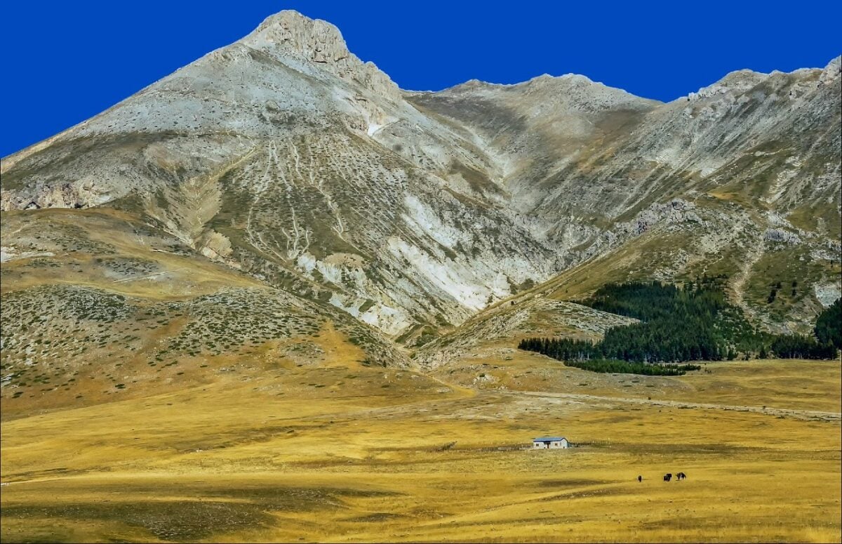 Dalle Dolomiti alla Sicilia: le montagne italiane perfette da scoprire in primavera