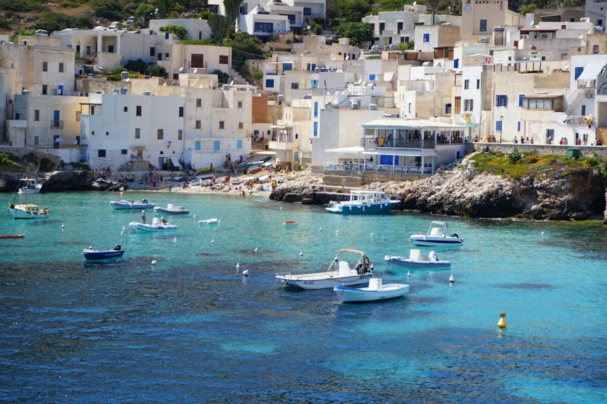 Piccole isole italiane da scoprire in primavera: le mete più autentiche tra mare, natura e relax Piccole isole italiane da scoprire in primavera: le mete più autentiche tra mare, natura e relax