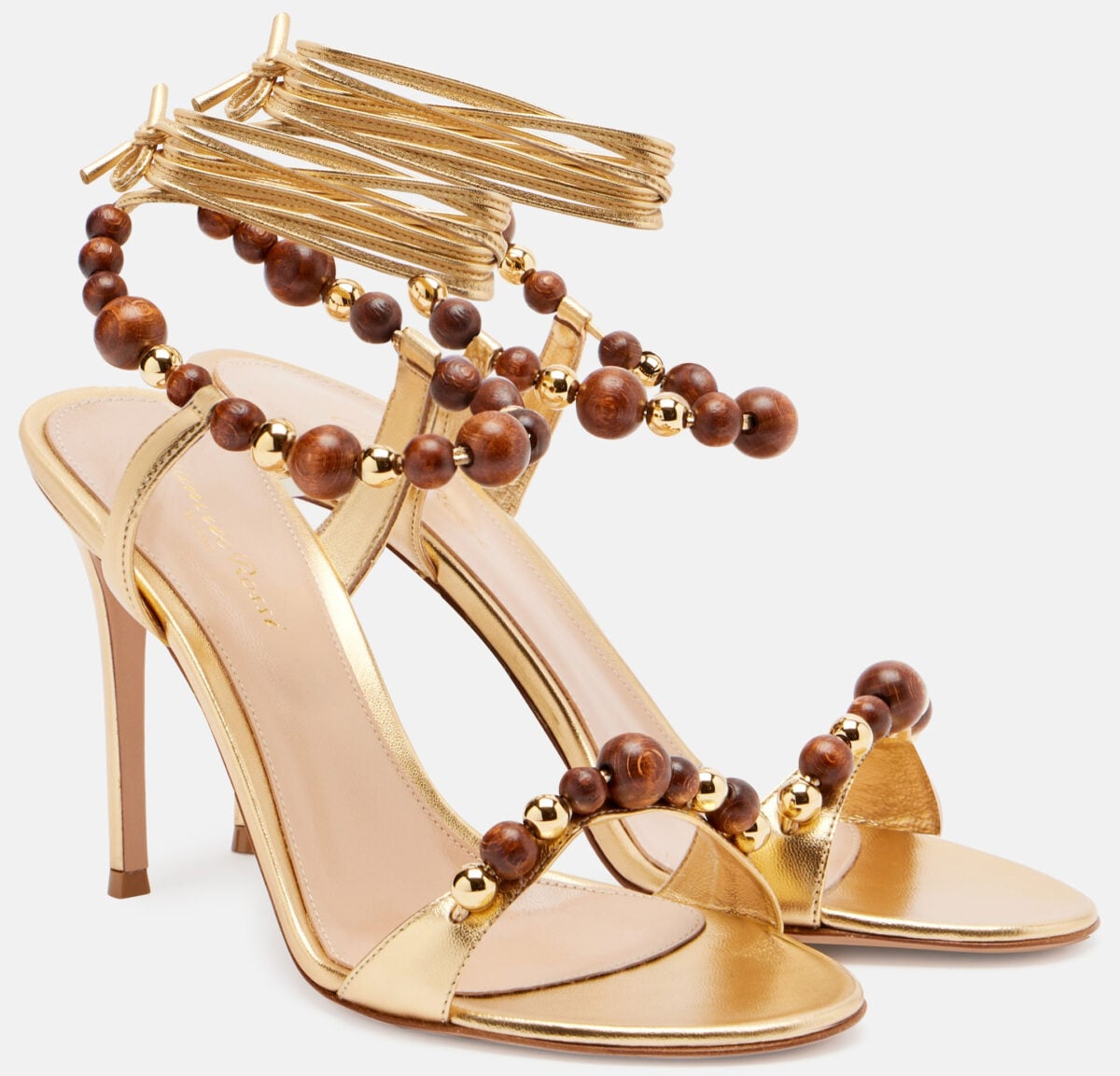 Qui i sandali oro che ogni fashion addicted dovrebbe avere nell’armadio Qui i sandali oro che ogni fashion addicted dovrebbe avere nell’armadio