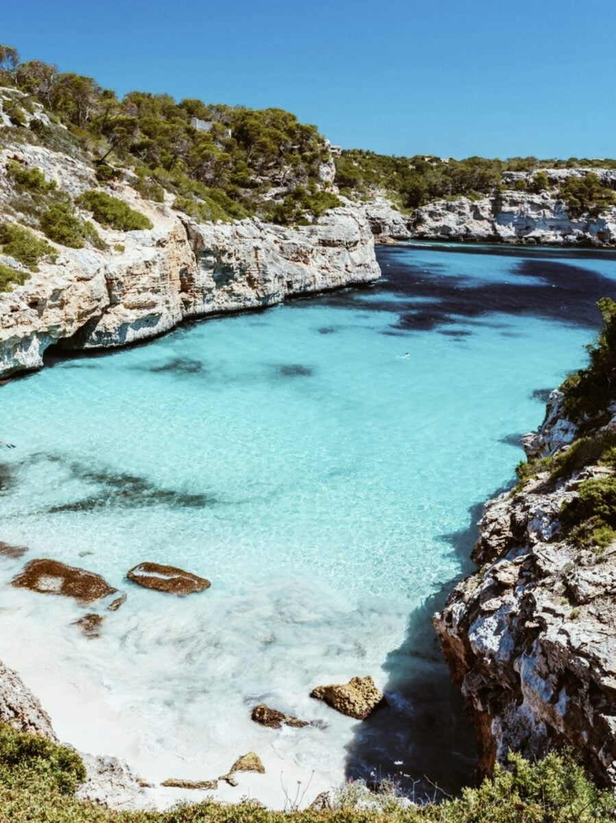 Maiorca in primavera: itinerario di viaggio tra spiagge, borghi e locali glamour