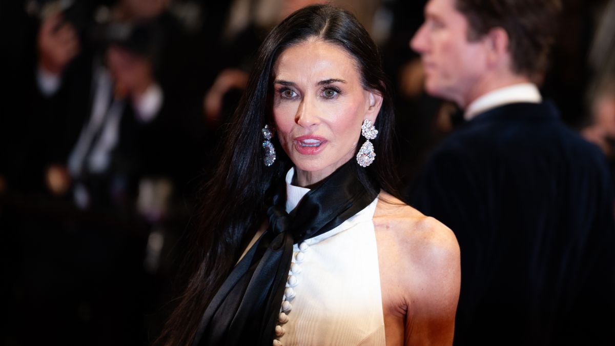 Cannes 2026, Demi Moore è una diva d’altri tempi con il Look black and white FOTO Cannes 2026, Demi Moore è una diva d’altri tempi con il Look black and white FOTO