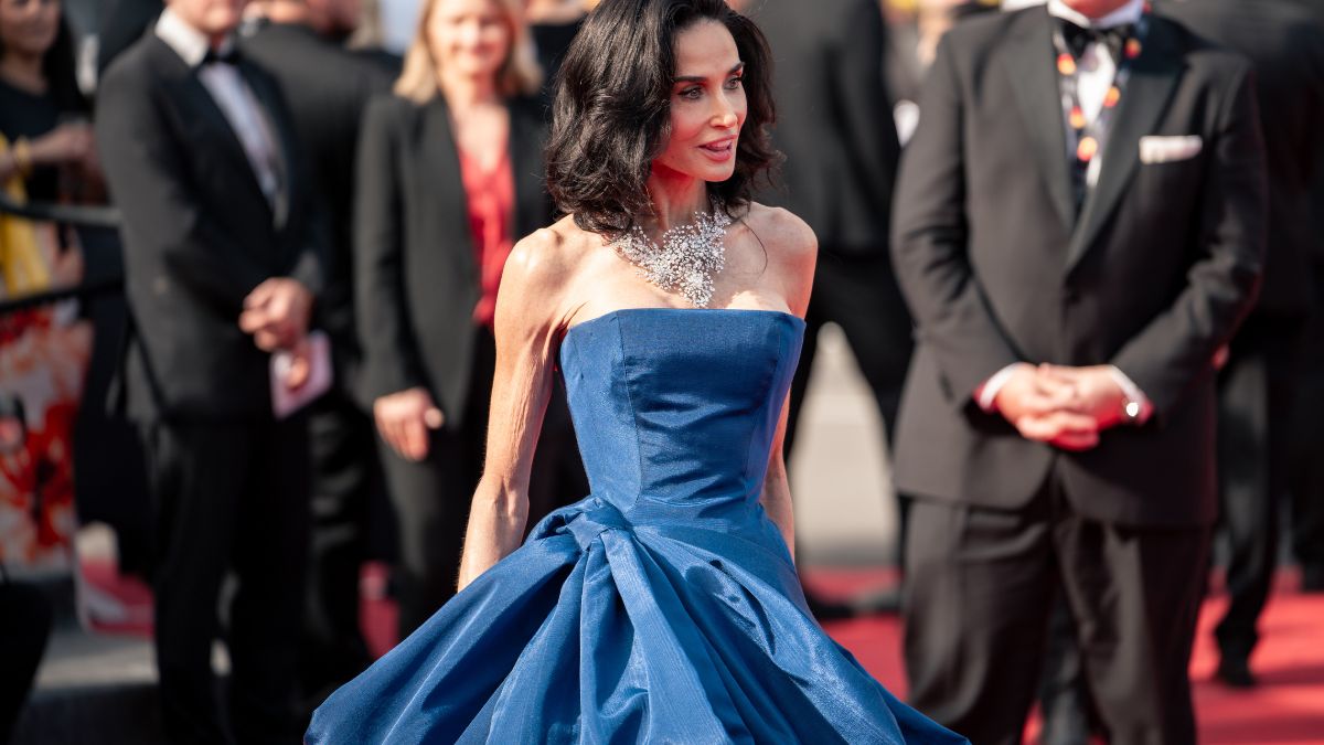 Demi Moore cambia look per la prima de La Bola Negra a Cannes 2026: dal finto bob all’abito iconico firmato Self-Portrait