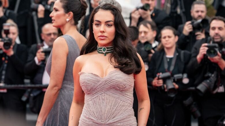 Georgina Rodriguez brilla a Cannes 2026 con il suo Look firmato Georges Hobeika e gioielli Chopard