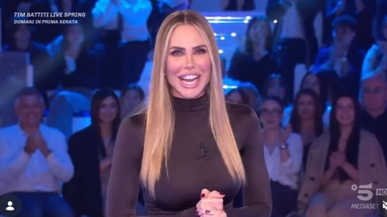Ilary Blasi, total black Look per la nuova puntata del GF Vip: ma quanto è sexy!