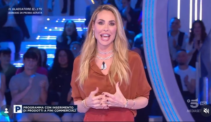 Ilary Blasi cambia Look al Grande Fratello Vip: ecco cosa ha indossato ieri sera!