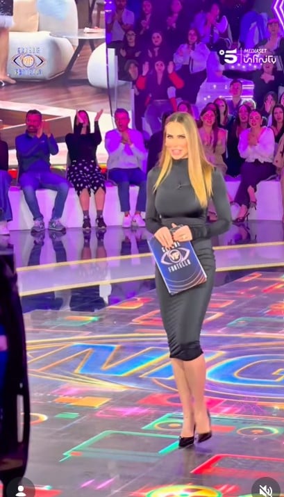 Ilary Blasi, total black Look per la nuova puntata del GF Vip: ma quanto è sexy!