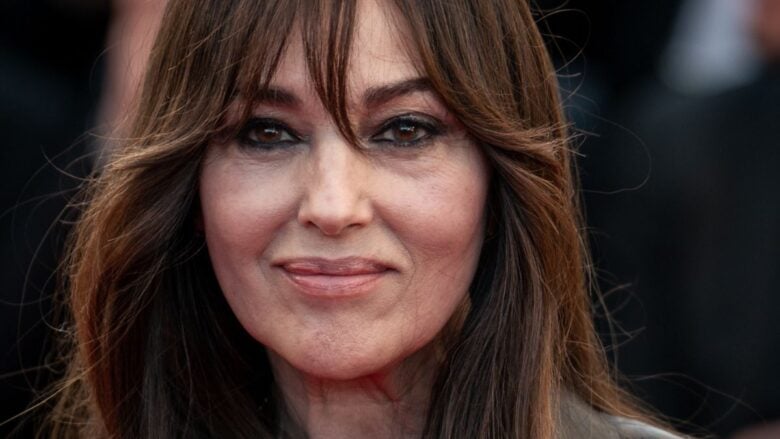 Monica Bellucci torna a Cannes dopo sette anni e lo fa in grande stile con un total black Look firmato Fendi