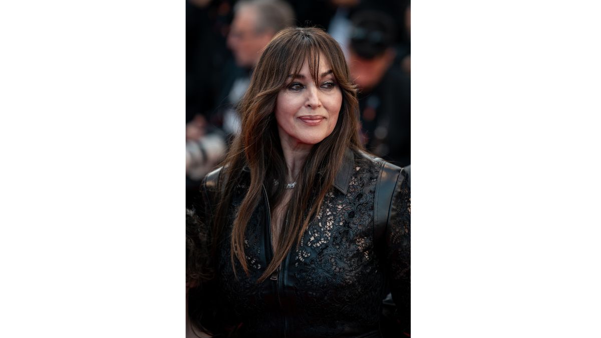 Monica Bellucci torna a Cannes dopo sette anni e lo fa in grande stile con un total black Look firmato Fendi Monica Bellucci torna a Cannes dopo sette anni e lo fa in grande stile con un total black Look firmato Fendi