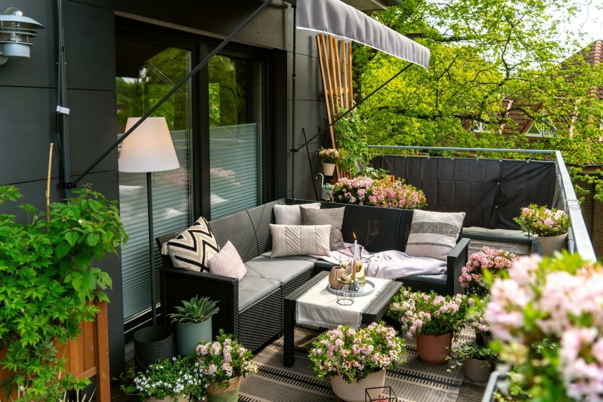 5 idee last-minute per rinnovare il balcone in vista dell’estate: la 4 è anche economica!