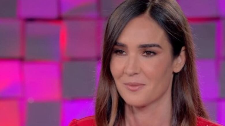 Silvia Toffanin lascia tutti senza fiato a Verissimo con un total red look FOTO
