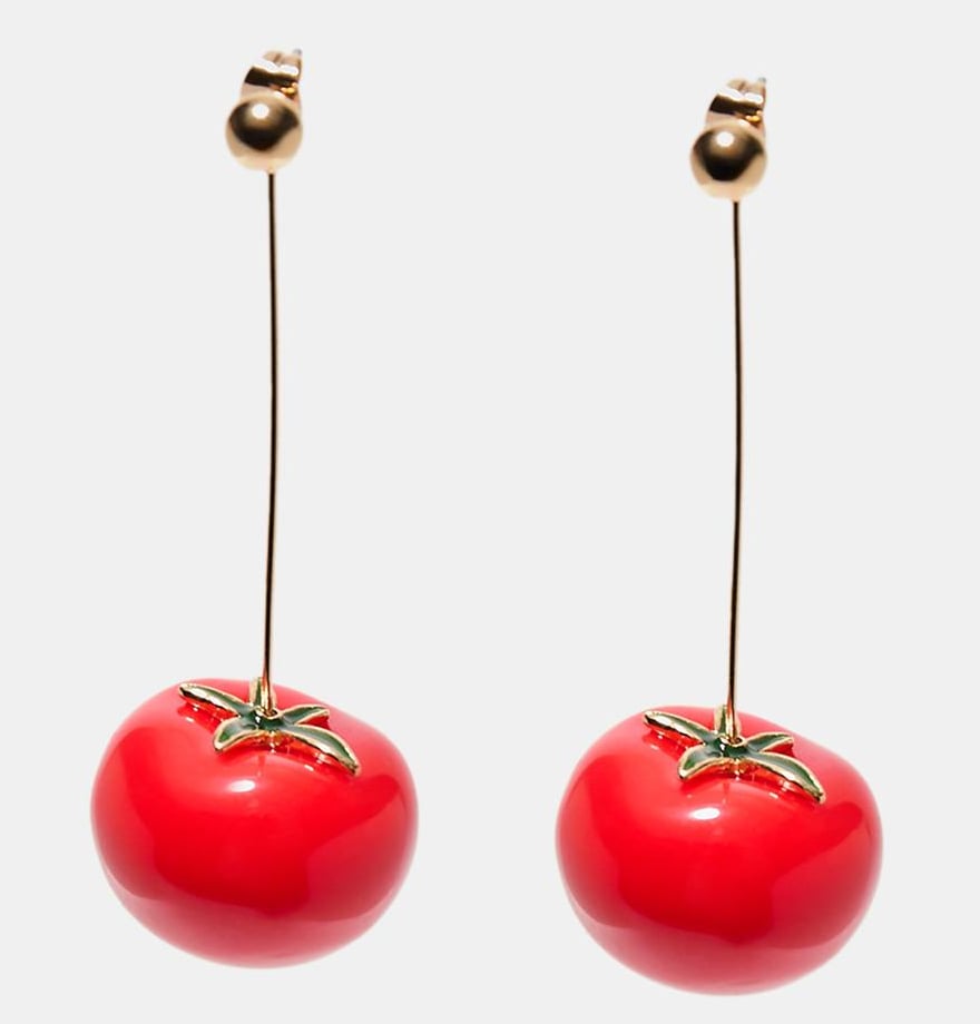 Tutte pazze per gli orecchini pop, il bijou che cattura subito l’attenzione Tutte pazze per gli orecchini pop, il bijou che cattura subito l’attenzione