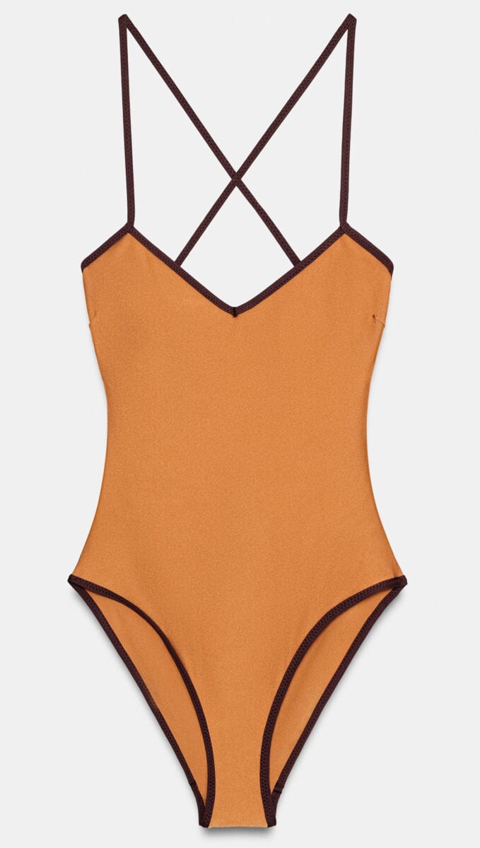 Minimal ma trendy, il costume bicolore sta conquistando tutte le It girls
