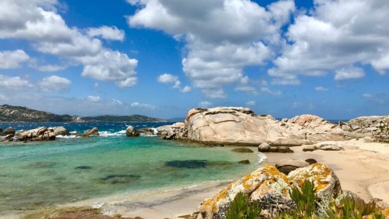 Vacanze a luglio in Italia: 5 destinazioni da visitare tra mare, montagna e borghi