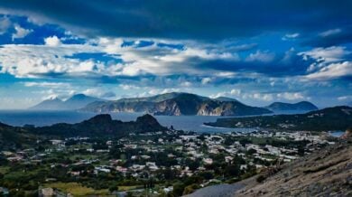 Guida alle Isole Eolie: cosa vedere, come arrivare e quale scegliere questa estate
