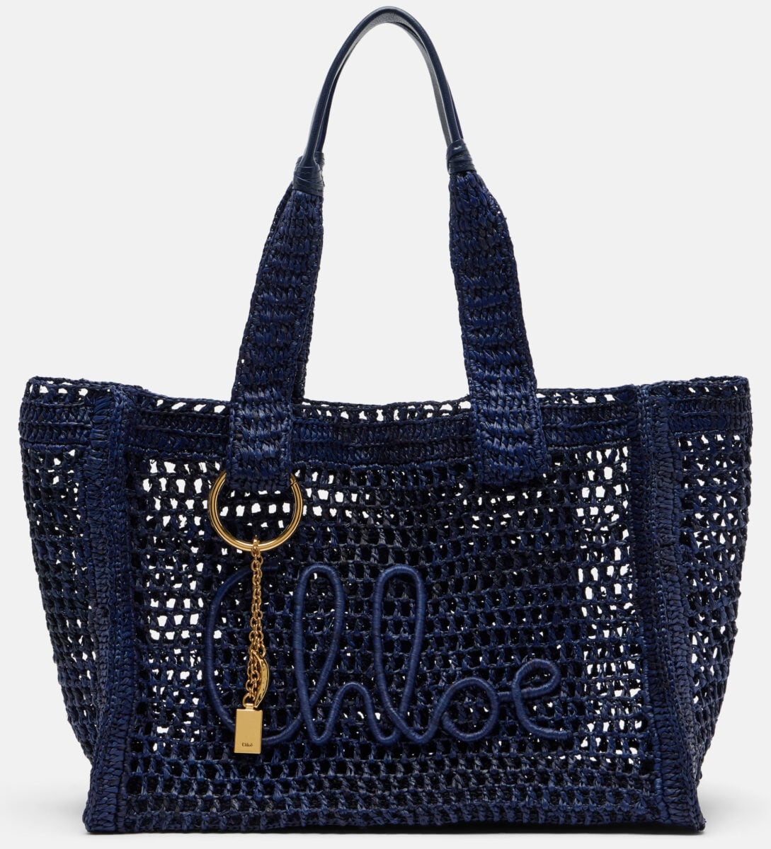 Non è Estate senza una borsa blu oltre oceano, l’accessorio che sta dettando tendenza Non è Estate senza una borsa blu oltre oceano, l’accessorio che sta dettando tendenza