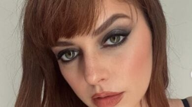 Annalisa, anche in estate si conferma regina di stile con questo Look iconico total white FOTO