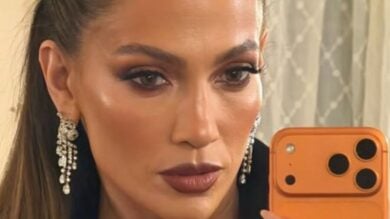 Jennifer Lopez, con questo Look si conferma una vera diva glamour FOTO
