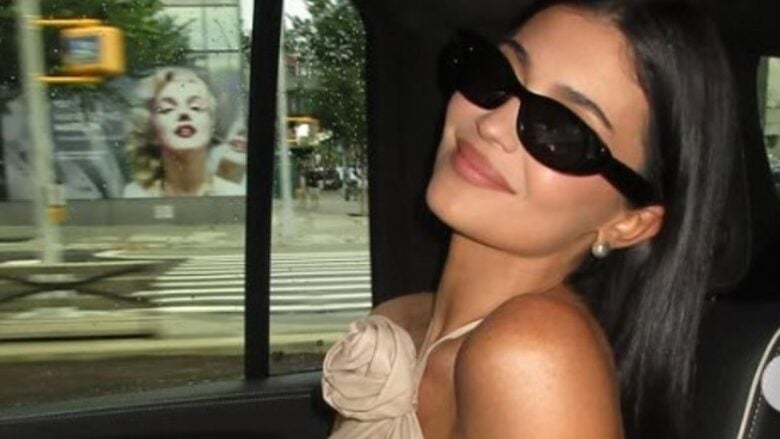 Kylie Jenner lancia una capsule con Meta e EssilorLuxottica: ecco i nuovi Meta Glasses con intelligenza artificiale