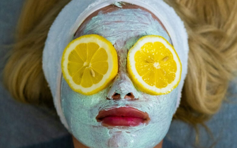 Le maschere viso dopo sole per una pelle nutrita e idratata in profondità